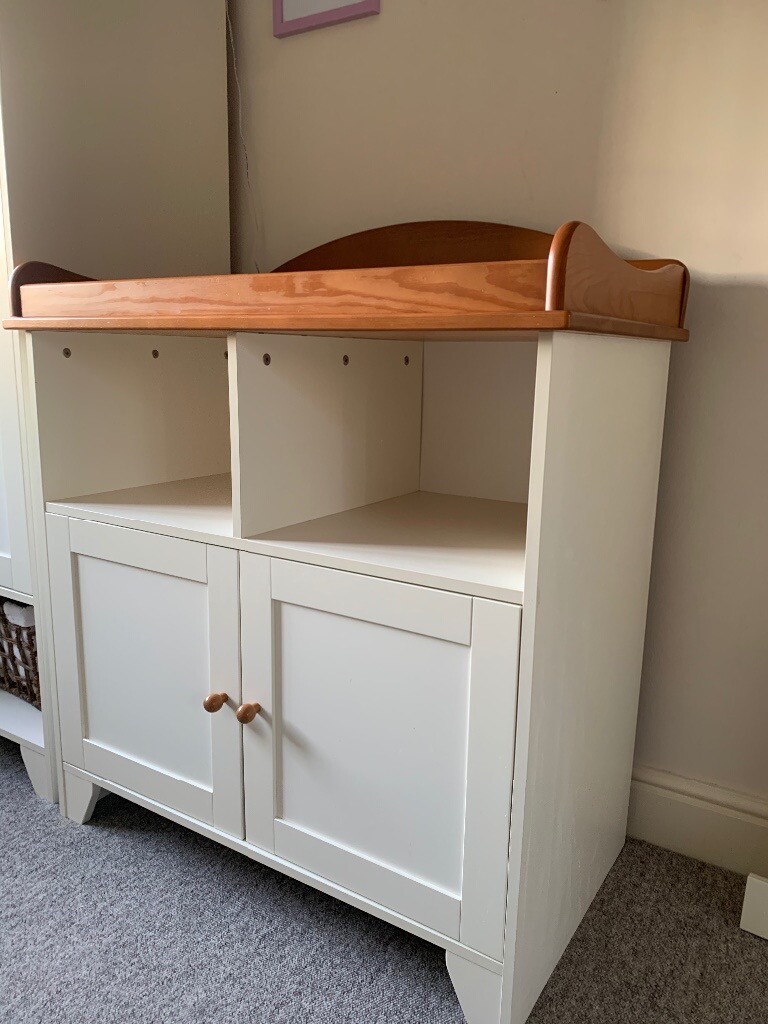 acorn changing table
